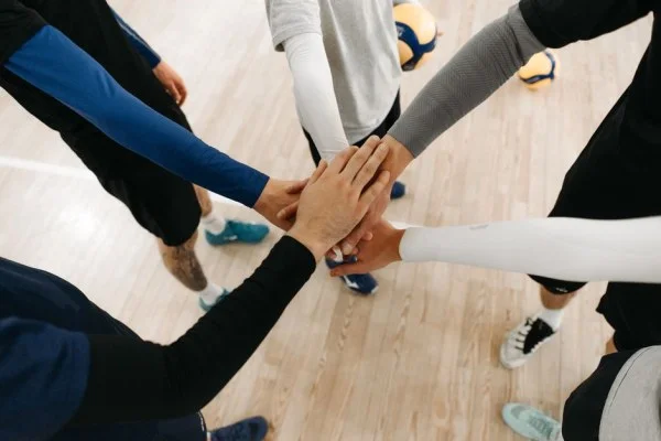 volleyball team huddle